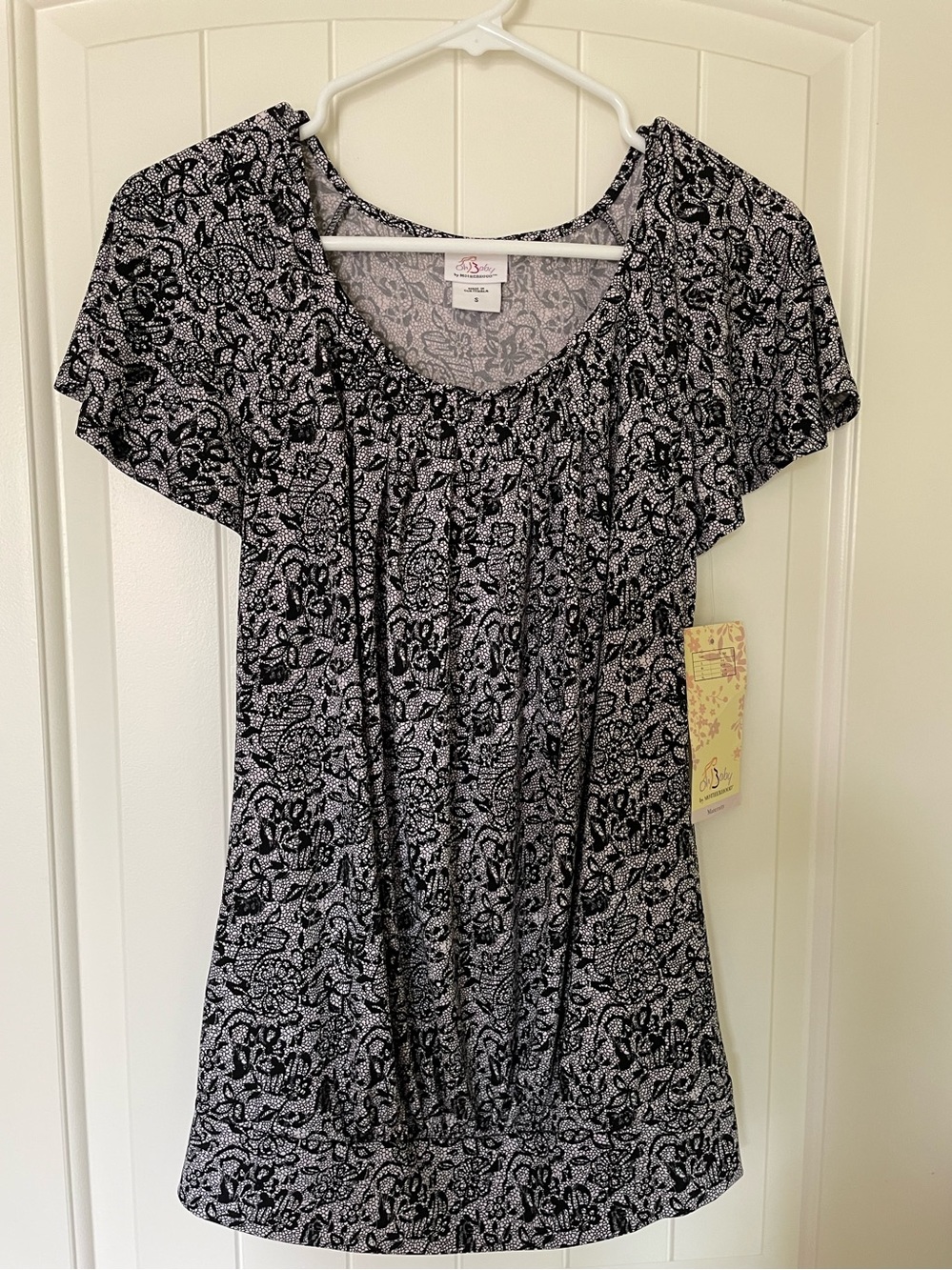 New with tags! Maternity Top Size Small
